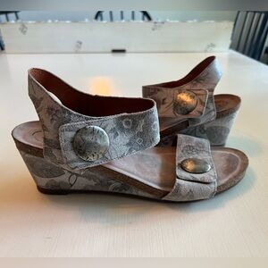 Taos Carousel 2 Stone Floral Wedge Ankle Strap Sandle Women's Size 10/10.5 EU 41